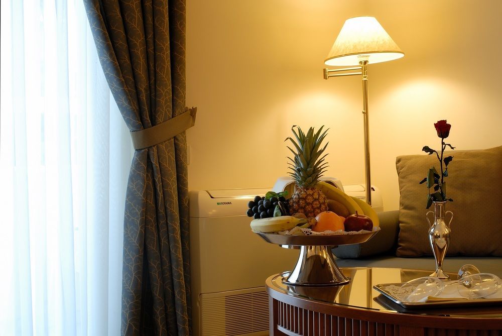 Athens Atrium Hotel & Jacuzzi Suites Esterno foto